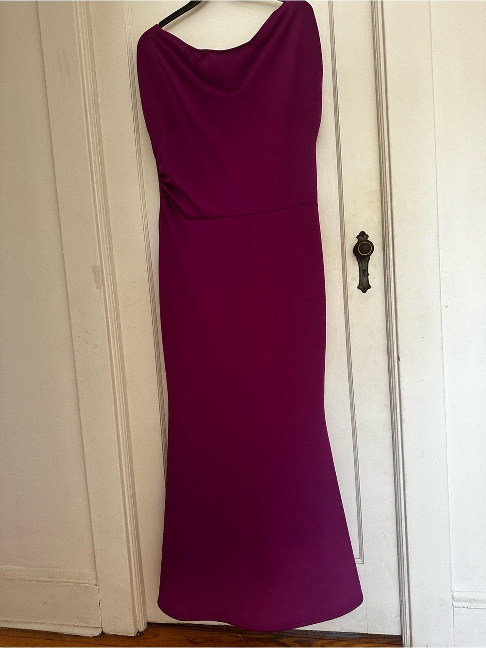 Elegant Women's Magenta Evening Dress